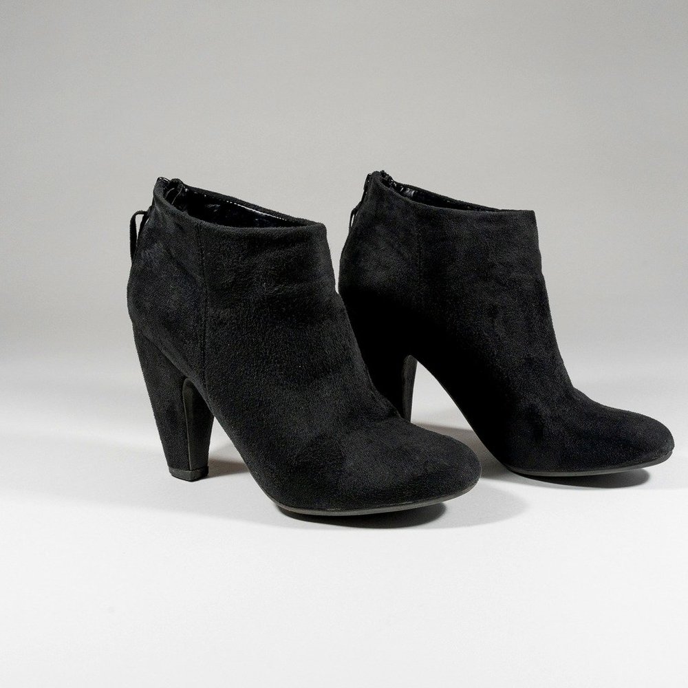 Pink & Pepper Black Ankle Boots